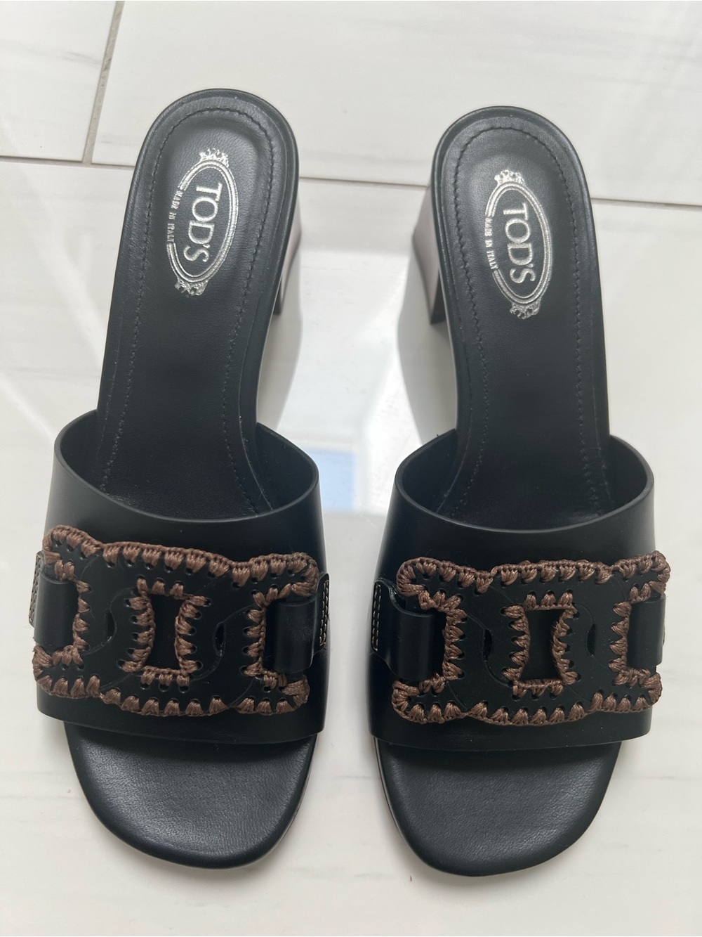 TOD’S Kate Chain Leather Slide Sandals with Brown Whipstitch Trim, Size 7